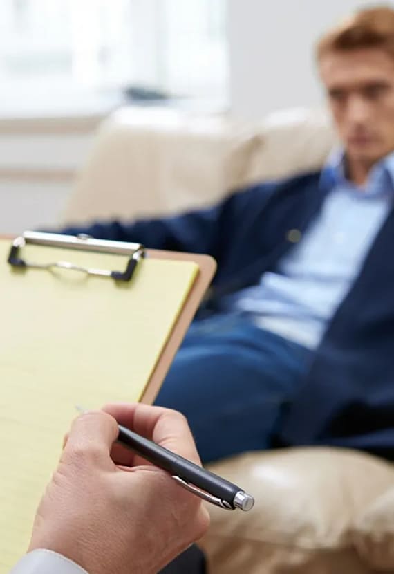 Мужчина на приёме у врача